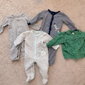 Set of 4 baby pajamas/sweater, various sizes